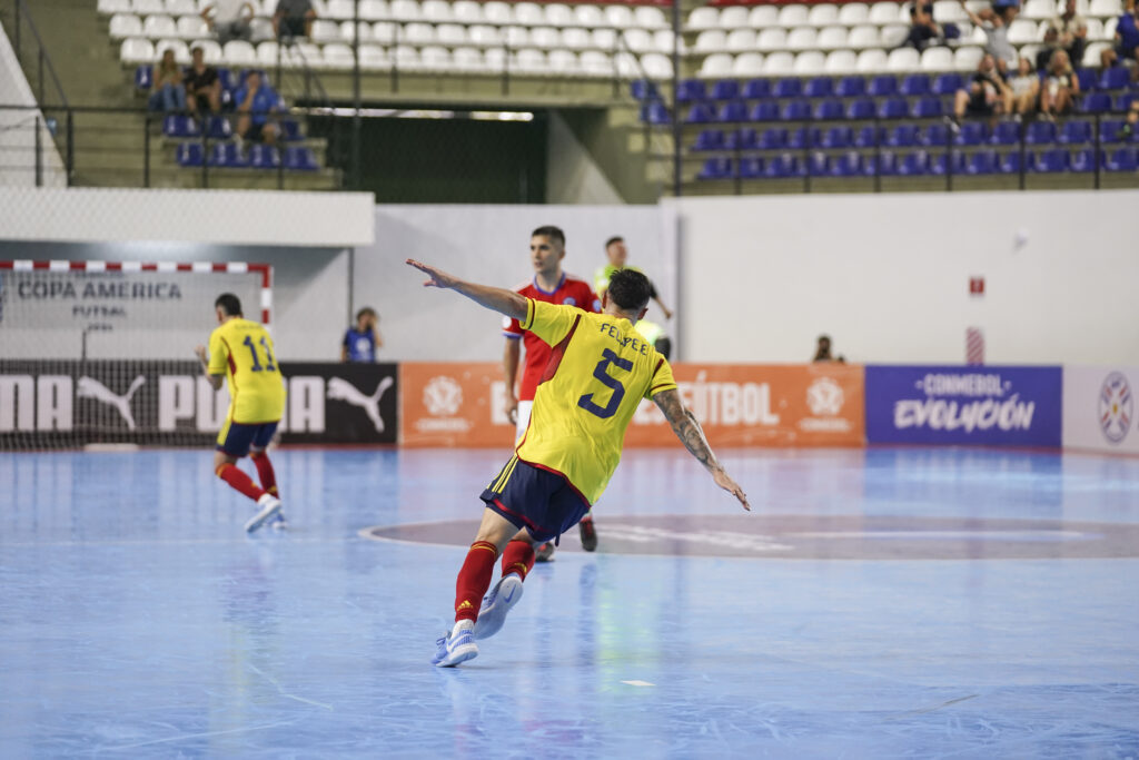 Felipe Echavarría celebración gol vs Chile Copa América de Futsal
