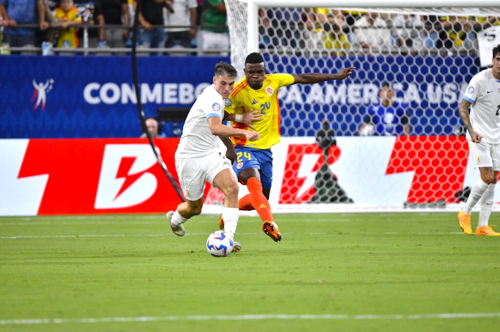 Jhon Córdoba vs Uruguay